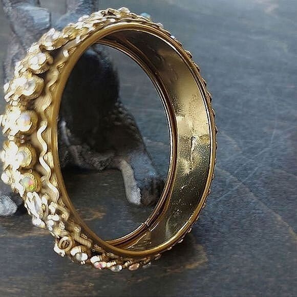 Vtg gold tone rhinestone hinged bangle - Picture 7 of 8